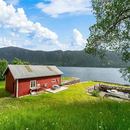 Fjord Direkt Am Ufer Des Dalsfjord *