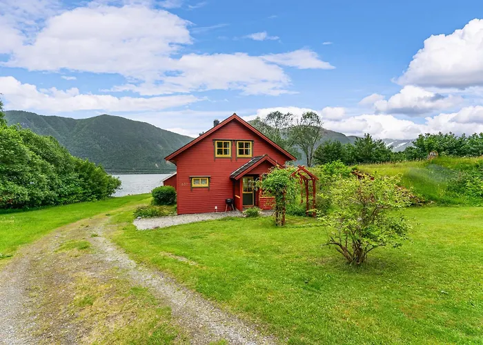Fjord Direkt Am Ufer Des Dalsfjord * Lauvstad