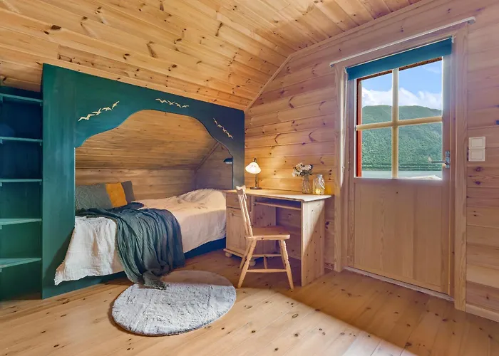 Casa de Férias Fjord Direkt Am Ufer Des Dalsfjord