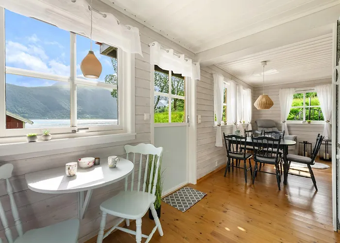 Casa de Férias Fjord Direkt Am Ufer Des Dalsfjord Lauvstad
